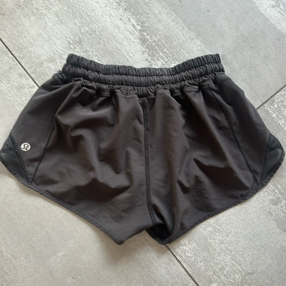 Lululemon Black Hottie Hot 2.5inch size 2
Perfect condition